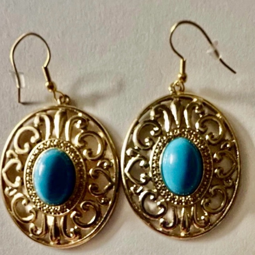 Free💰 Add 1/bundle Goldtone scroll earrings  w faux turquoise cabochons pierced